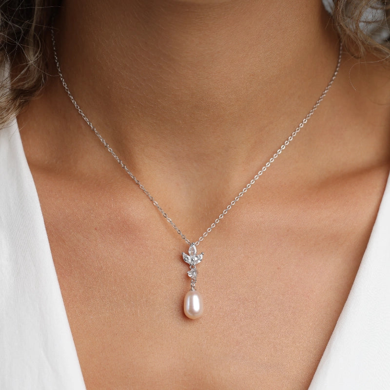 שרשרת כסף  תליון פרח משובץ פנינה