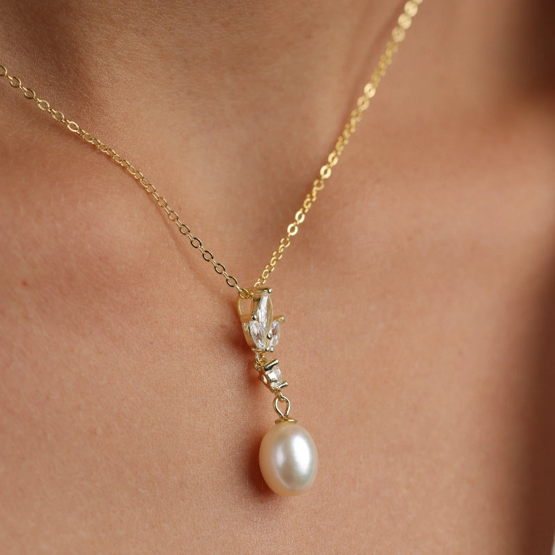 שרשרת כסף  תליון פרח משובץ פנינה