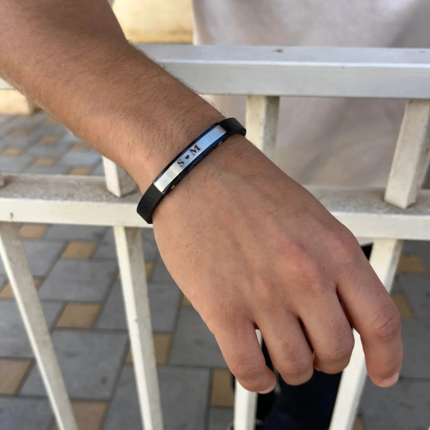 צמיד  עור לגבר   "LIAM"