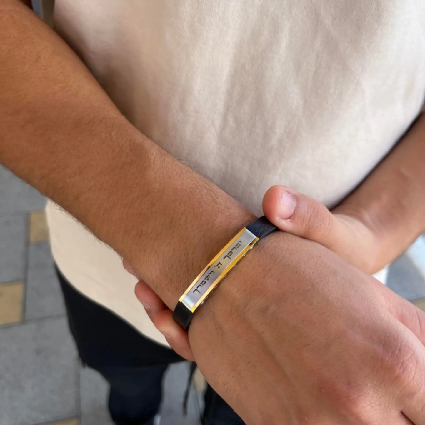 צמיד  עור לגבר   "LIAM"