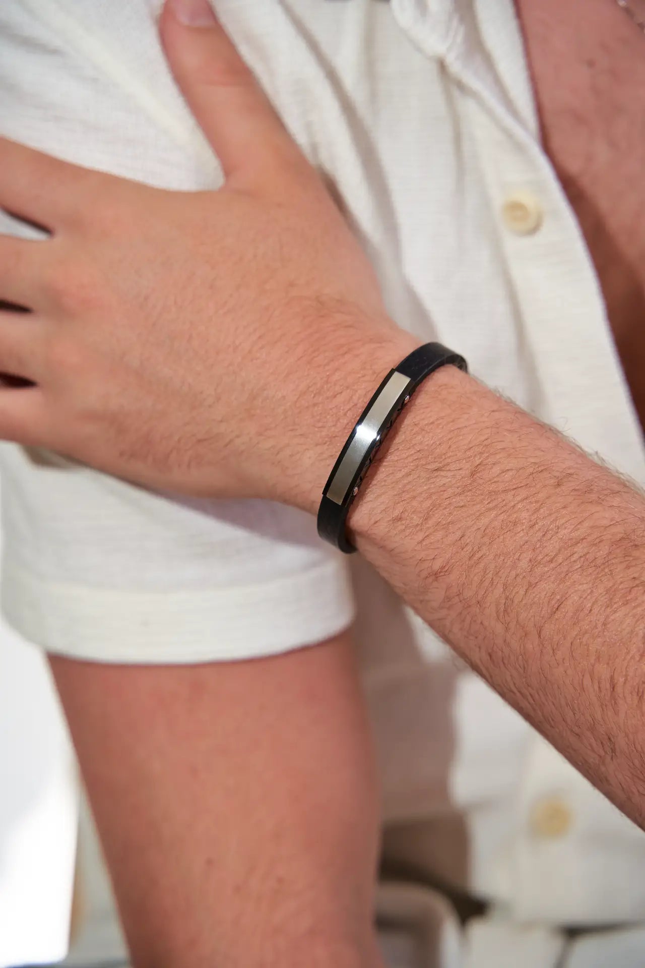 צמיד  עור לגבר   "LIAM"