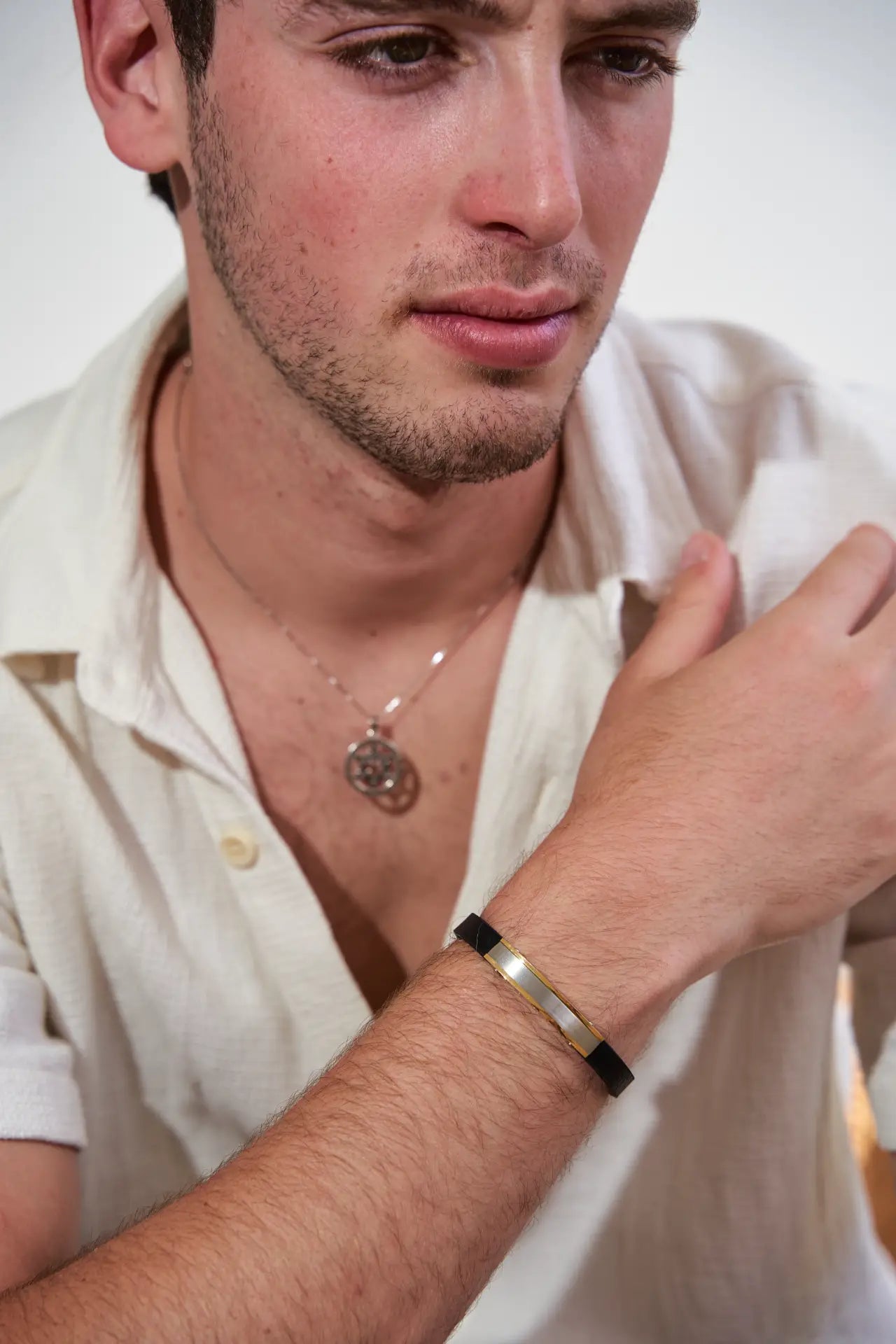 צמיד  עור לגבר   "LIAM"